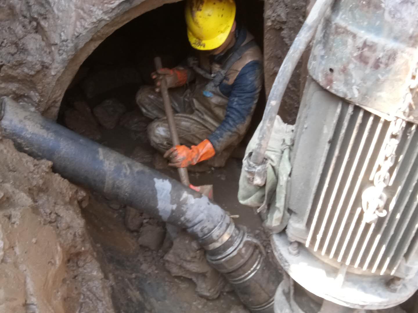 聂拉木管道清淤