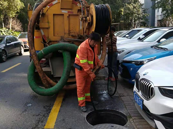 聂拉木排污管道清淤